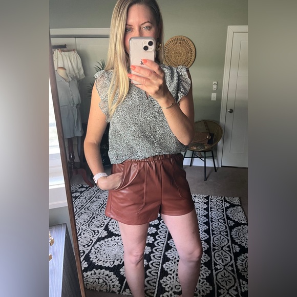 Faux The Record Short - Picture 1 of 4